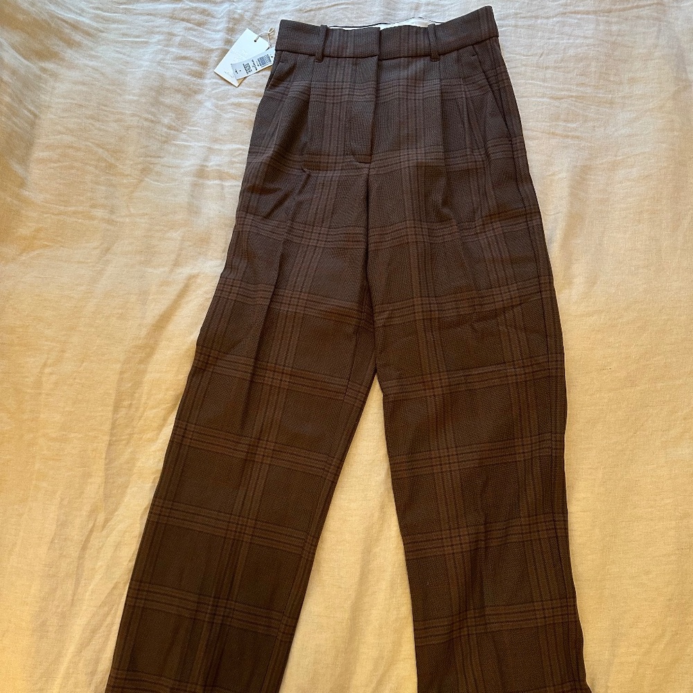 NWT Never worn - Aritzia Wilfred The Effortless Pant in NAUMAN PPC GR/RC MC BR